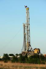 Shale drilling site (Wikipedia Commons)