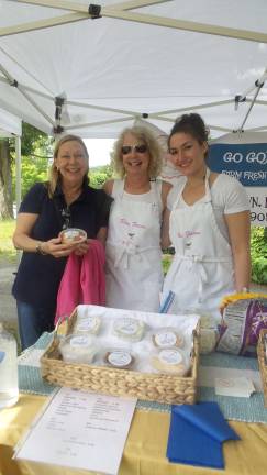 Milford gets fresh Customer Claudia Copus talks to Lisa Ross and Mandy Jaludi about Go Goats milk and cheese products (Photo by Frances Ruth Harris)