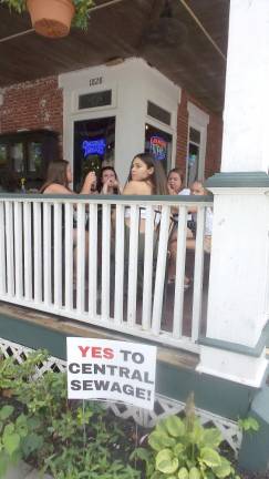 A yes sign in front of the Dimmick Inn (Photo by Frances Ruth Harris)