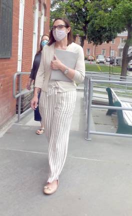 John Curwood's stepdaughter Erin Barboe enters the courthouse (Photo by Frances Ruth Harris)