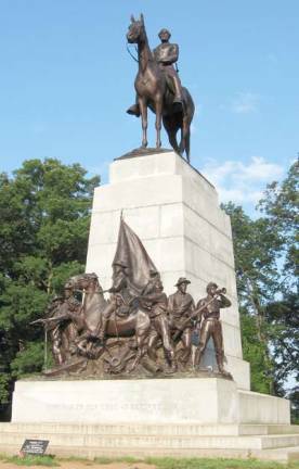 Confederate monuments to stay at Gettysburg battlefield Source: Gettysburgstonesentinels.com This monument to the state of Virginia depicts Gen. Robert E. Lee and seven Confederate soldiers at Gettysburg.