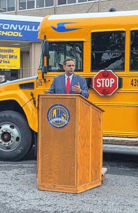 County to use AI against school bus safety violators While at Washingtonville High School on Monday, Orange County Executive Steve Neuhaus announced the launch of a new school bus safety program for the county.