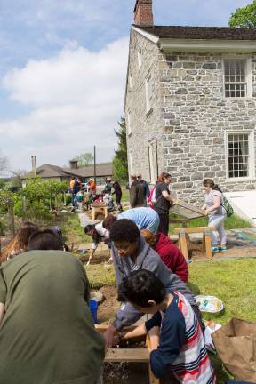 Professor: Kids dig archaeology Professor: Kids dig archaeology