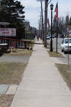 Smoke shops do not bring prosperity A tale of two sidewalks: the north side of Pennsylvania Avenue in Matamoras is in good shape, but not the south side. (Photo by Pamela Chergotis)