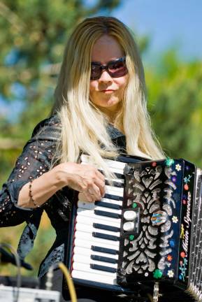 Warwick Valley Winery celebrates 20th annual Dylan Fest Tink Lloyd from Gandalf Murphy and the Slambovian Circus of Dreams.