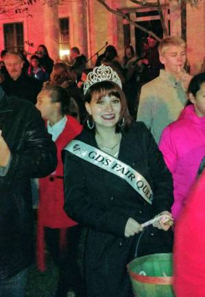 Santa arrives, the tree lights up, and all is well in Milford Santa’s assistant, Victoria Patti, was also GDS Fair Queen, all the way from Newfoundland (Photo by Anya Tikka)