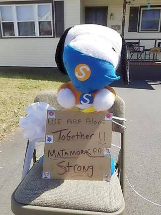 Shared by Diana Ellen: Gathering smiles and thumbs up from kids and adults alike....from 6ft away of course!! #matamoraspastrong