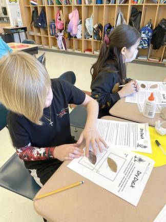 DVES students study animal adaptations Maxx Weber, Scarlett Coleman (Photo by Peggy Snure)