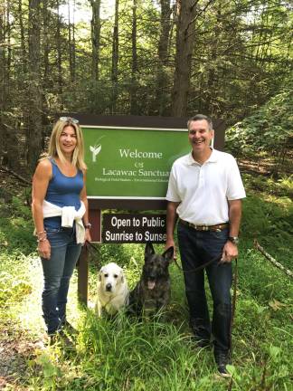 Lake to Lake 8K and Family/Dog Woods Walk to benefit nature sanctuary