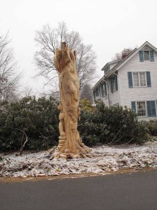 New life for blasted tree Tree carving in Milford at East Ann Street and Second Street, being done by Walter Sansone (Photo by Jerry Goldberg)