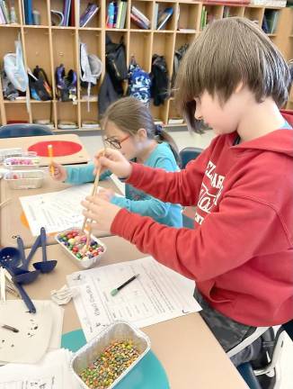 DVES students study animal adaptations Avia Fiorita, Jacob Francis (Photo by Peggy Snure)
