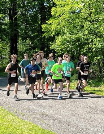 Hundreds turn out for Run for Riley memorial 5K According to the organizers, 338 people participated in the inaugural race.