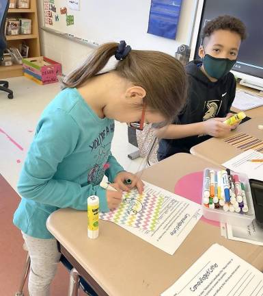 DVES students study animal adaptations AviaMaria Fiorita and Mikkhei Rosario (Photo by Peggy Snure)