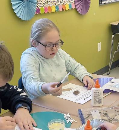 DVES students study animal adaptations Stephanie Williams (Photo by Peggy Snure)