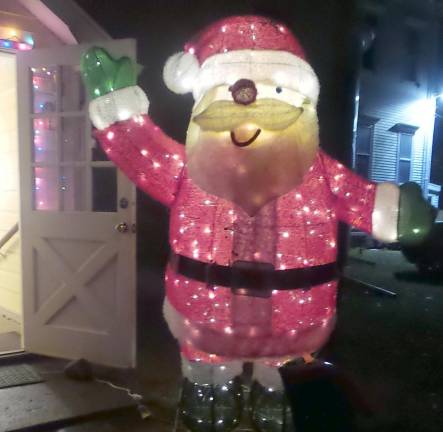 Wishes come true at 'An Old-Fashioned Milford Christmas' Santa bid hello and goodbye to all the guests.