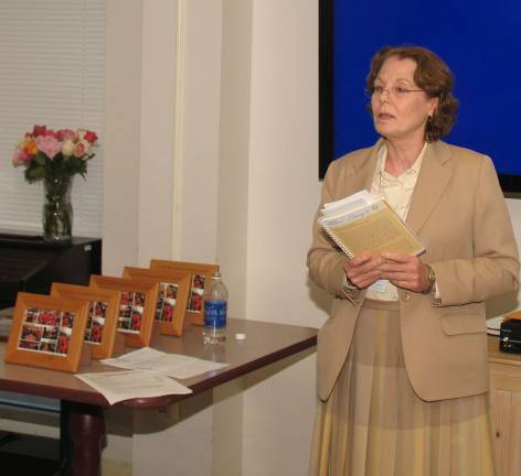 Healing Garden created at St. Joseph’s Place During a welcoming ceremony that preceded the blessing and ribbon cutting, Toni Clark, senior vice president of Senior Services, introduced Senior Vice President and Bon Secours Community Hospital Administrator Jeff Reilly.