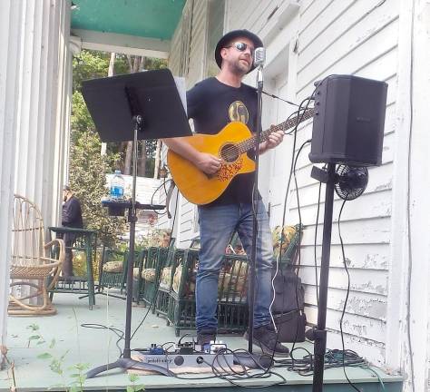 The attendees enjoyed music by Dan Engvaldson, who sang and played guitar. (Photo by Frances Ruth Harris)