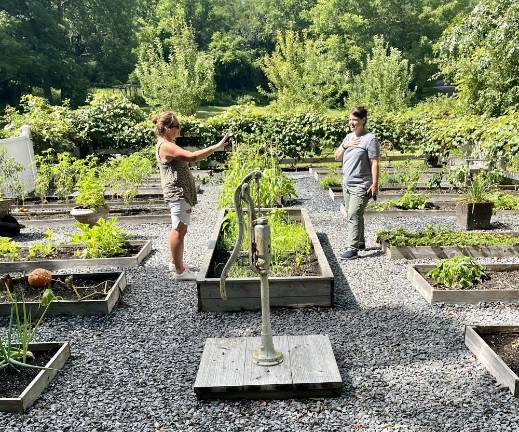 Local gardens win props for their crops at Kitchen Garden Tour Warwick gardener Erin Andersen talks about gardening in Warwick, N.Y., with a guest, Holly Odgers, of Hamburg, N.J. Photo by Bill Woolley.