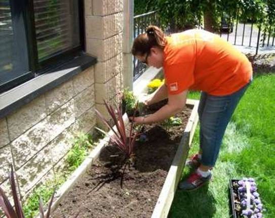 Home Depot volunteers lend green thumbs to Belle Reve Home Depot volunteers lend green thumbs to Belle Reve