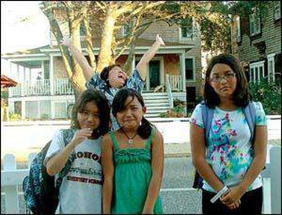 Trio of moms win online photo contest Trio of moms win online photo contest