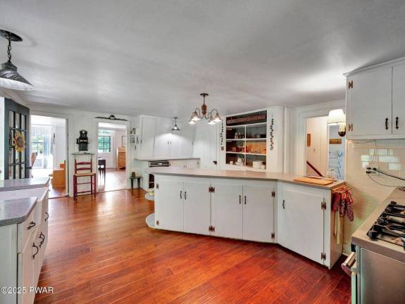 Enjoy elegant living in historic home with guest quarters Enjoy elegant living in historic home with guest quarters