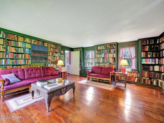 Enjoy elegant living in historic home with guest quarters Enjoy elegant living in historic home with guest quarters