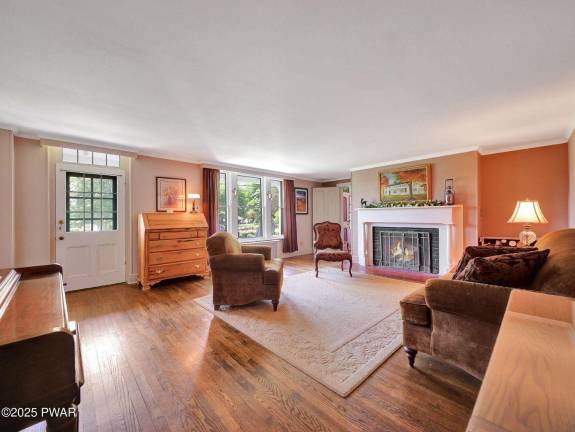 Enjoy elegant living in historic home with guest quarters Enjoy elegant living in historic home with guest quarters