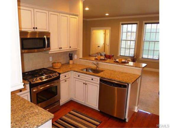 Two-bedroom townhome in upscale community Two-bedroom townhome in upscale community