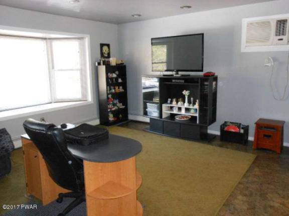 Three-bedroom country home in the woods Three-bedroom country home in the woods