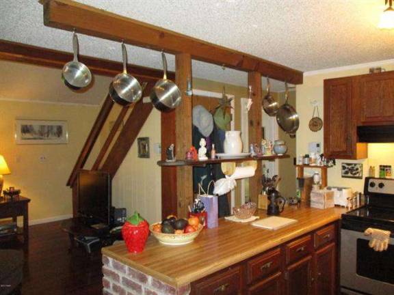 Walk to lake from distinctive four-bedroom home Walk to lake from distinctive four-bedroom home