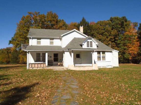 Hunter’s paradise with stream-front farmhouse Hunter’s paradise with stream-front farmhouse