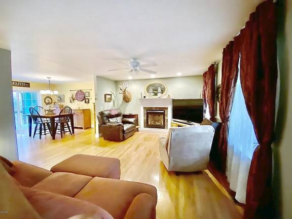 Cape Cod with three bedrooms is surrounded by nature Cape Cod with three bedrooms is surrounded by nature