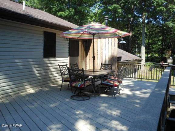 Three bedrooms with land and lake access Three bedrooms with land and lake access