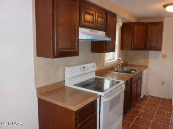 Three-bedroom ranch with lake access Three-bedroom ranch with lake access