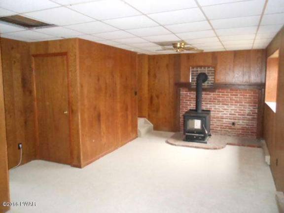 Three-bedroom ranch with lake access Three-bedroom ranch with lake access