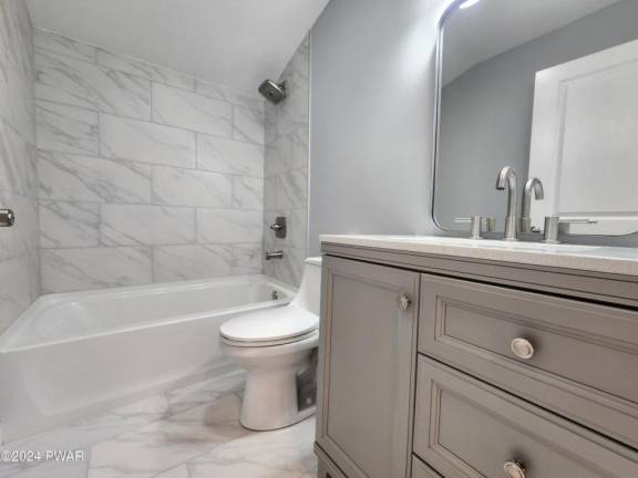 Enjoy the lake life from your renovated ranch Enjoy the lake life from your renovated ranch