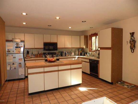 Modern, three-bedroom with lake rights Modern, three-bedroom with lake rights