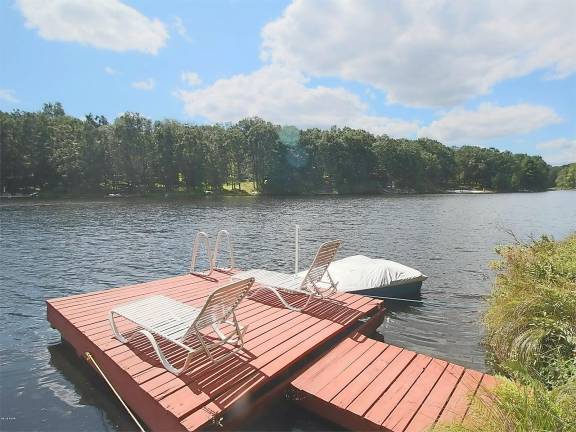 Lakefront ranch with private dock Dock