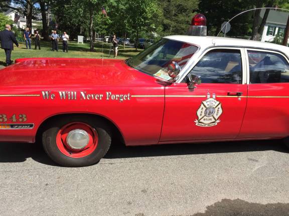 An elegant, heartfelt farewell to Tom Kontizas at Good Shepherd Retired firefighter’s car (Photo by Marilyn Rosenthal)