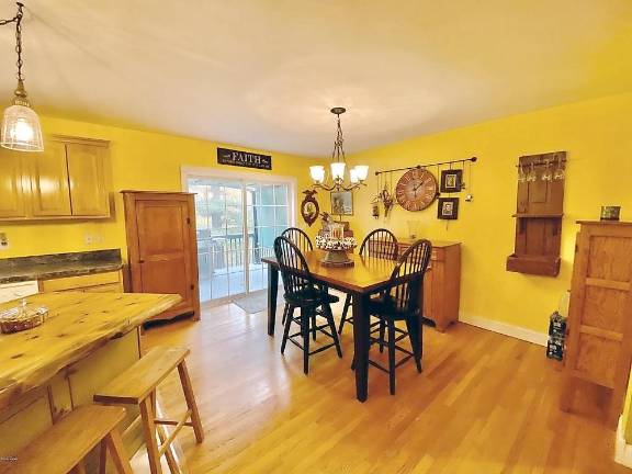 Cape Cod with three bedrooms is surrounded by nature Cape Cod with three bedrooms is surrounded by nature