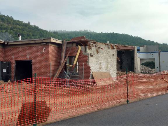A new school year, a new school The 1956 elementary school is disappearing (Photo by Anya Tikka)