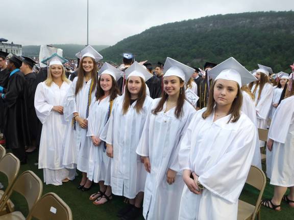 Meet the Class of 2017 From left: Jordan Hernandez, Paulina Henzel Kedzior, Alyssa Harvey, Adriana Harford, Emily Hammond and Paige Gunderman