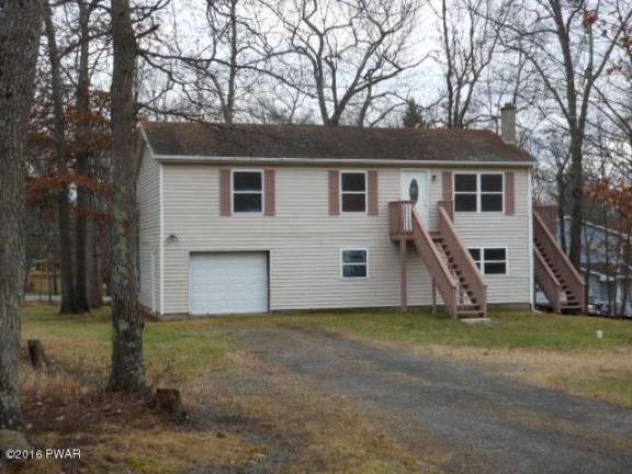 Three-bedroom ranch with lake access Three-bedroom ranch with lake access