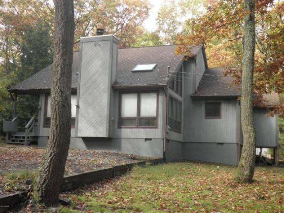 Modern, three-bedroom with lake rights Modern, three-bedroom with lake rights