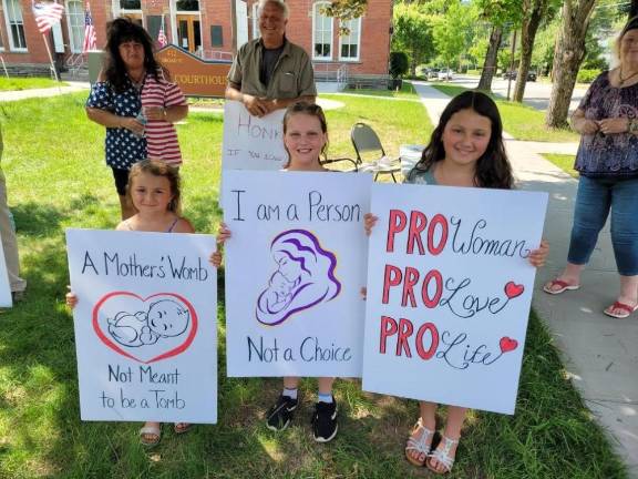 Milford rally supports Supreme Court abortion decision, seeks similar state laws