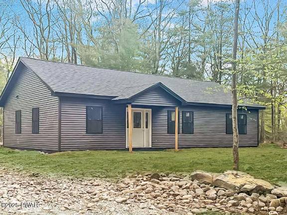 Newly constructed raised ranch is in a private wooded settin Newly constructed raised ranch is in a private wooded settin