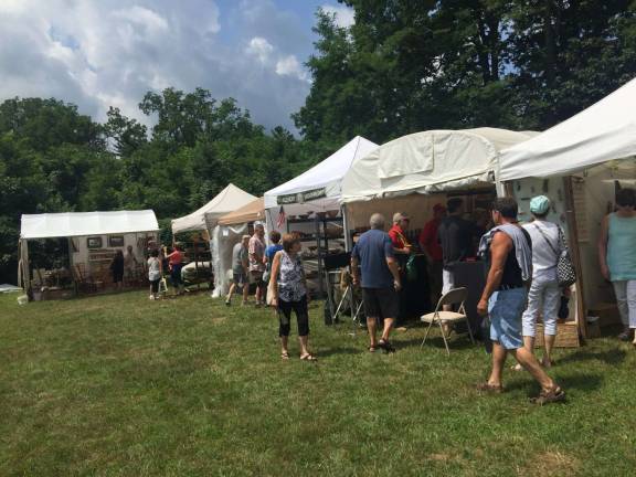 Visitors carve out time for wood fest Visitors carve out time for wood fest