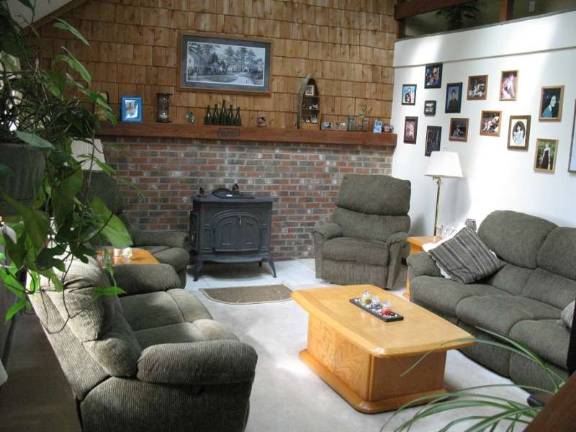 Upscale colonial with many extras Upscale colonial with many extras