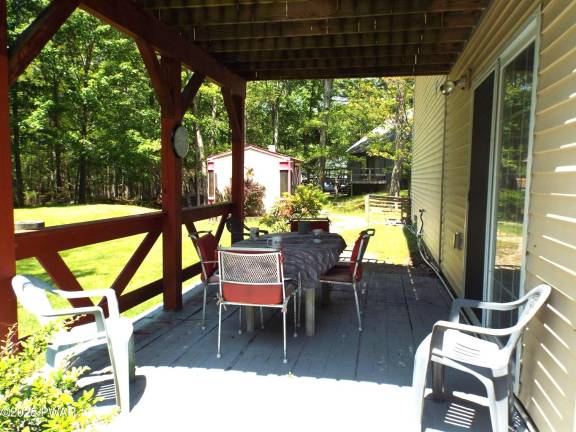 Bi-level home is move-in ready, affordably priced Bi-level home is move-in ready, affordably priced