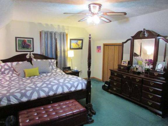 Upgraded four-bedroom contemporary Upgraded four-bedroom contemporary